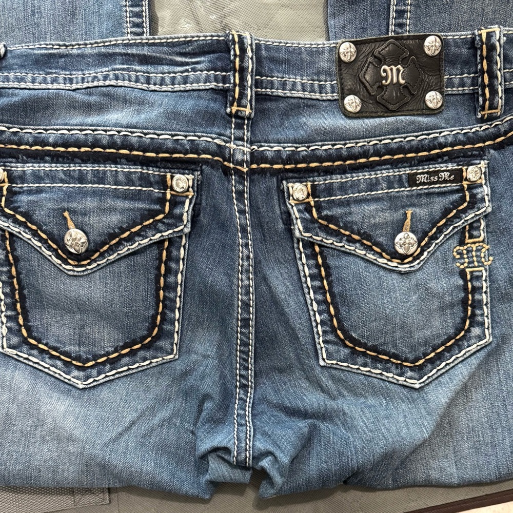 Miss Me Blue Jeans with Distressed Vintage Look